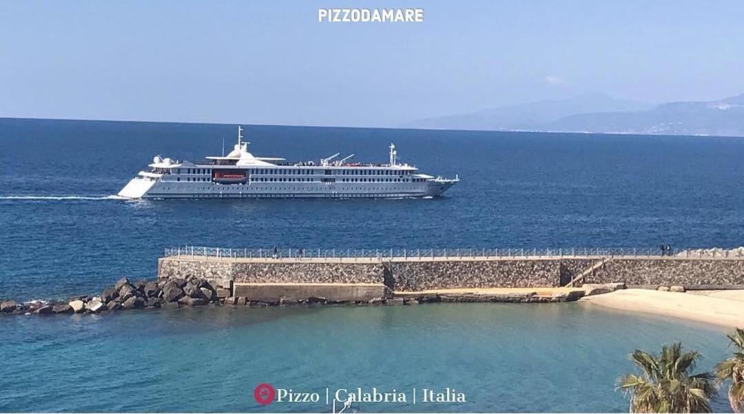 Casa Di Giorgio-Fronte Spiaggia Pizzo (Calabria) Exterior foto